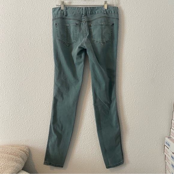 a1983-B3 - Free People - Size 27 Woman Bottoms ~ Jeans & Blue Color, Green - Picture 2 of 11